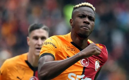 Man United considering Zirkzee, Hojlund swap in bid for Osimhen