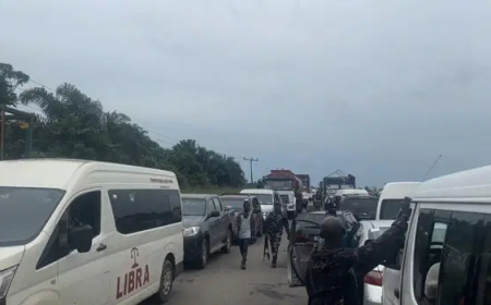 Protesters block Ughelli axis of East-West road over land dispute