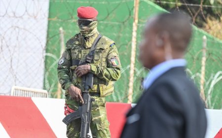 France returns sole military base to Ivory Coast
