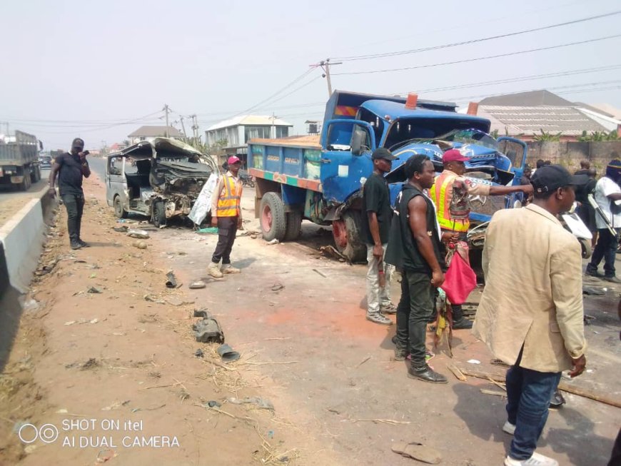 Four killed as Anambra taskforce vehicle rams into tipper