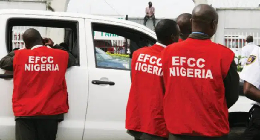 EFCC operatives arrest bank staff in court