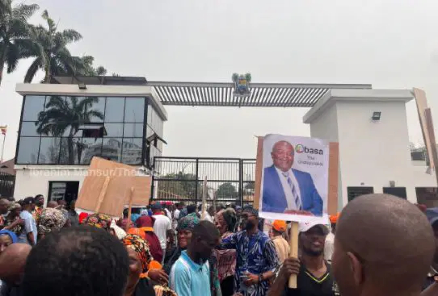 Obasa’s supporters besiege Lagos Assembly, demand reinstatement