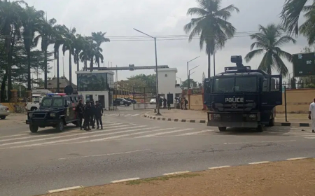 Just in: Tense atmosphere as armed personnel take over Lagos Assembly complex