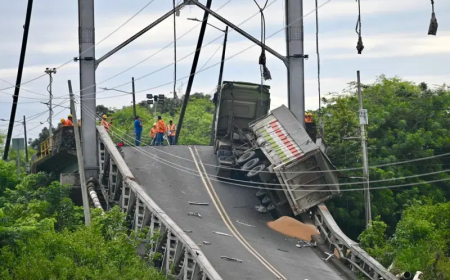 Four killed in Ecuador bridge collapse