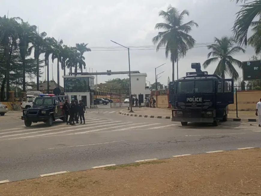 Just in: Tense atmosphere as armed personnel take over Lagos Assembly complex