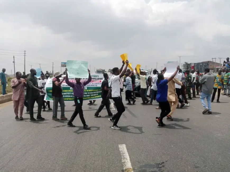 Ogun students block Lagos-Ibadan Expressway, demand IGP’s intervention over LASU graduate’s disappearance