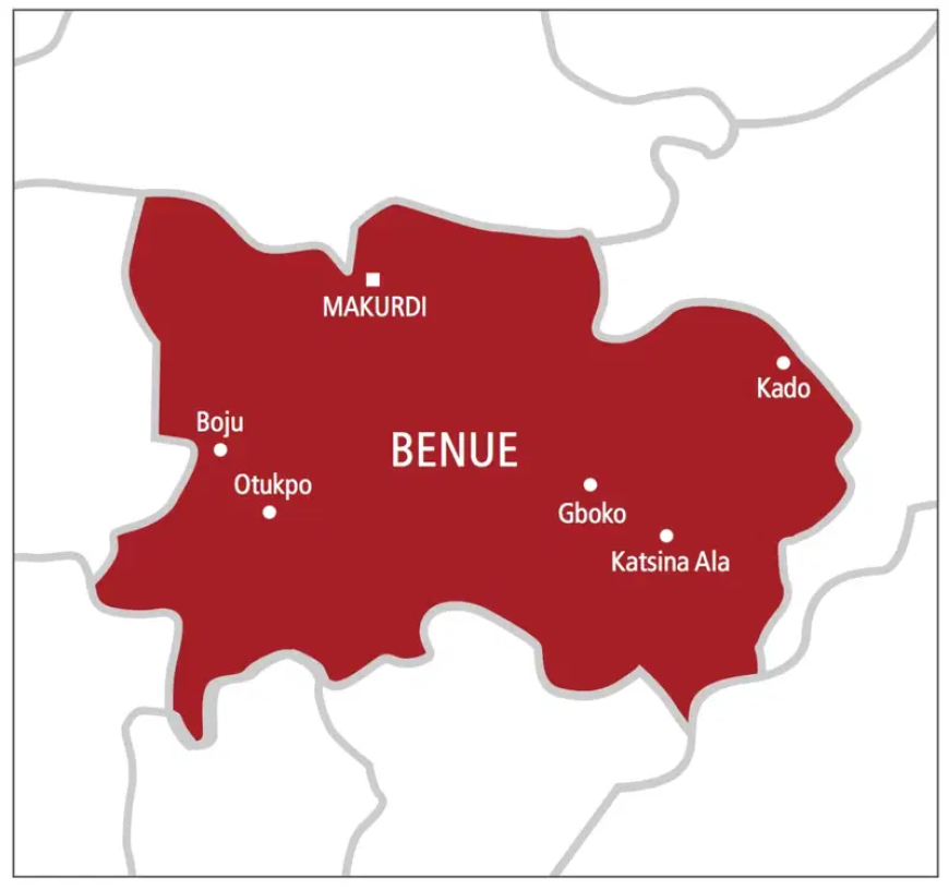 Benue youth burn LG secretariat, monarch’s palace, senator’s hotel, others over killings