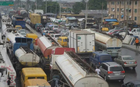 Independence Bridge Closure: Gridlock persists in Lagos despite FG’s reopening order