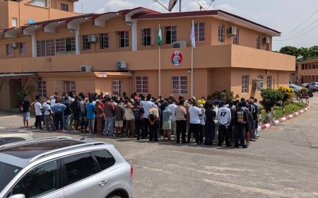EFCC arrests 120 suspected internet fraudsters in Lagos