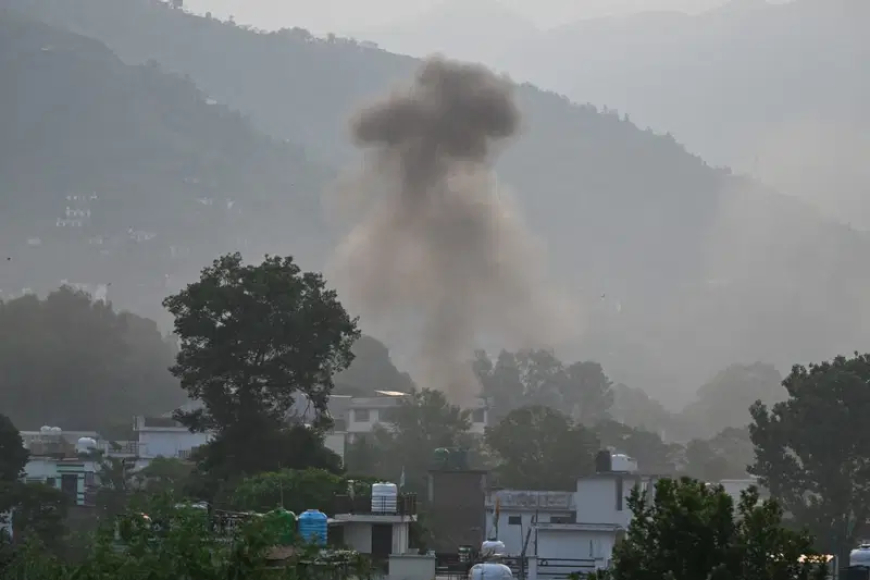 Dozens killed as India, Pakistan exchange fire
