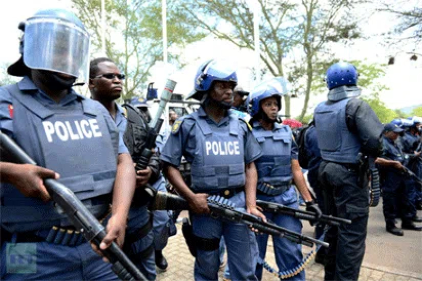 Police react as 8 killed in South African bar