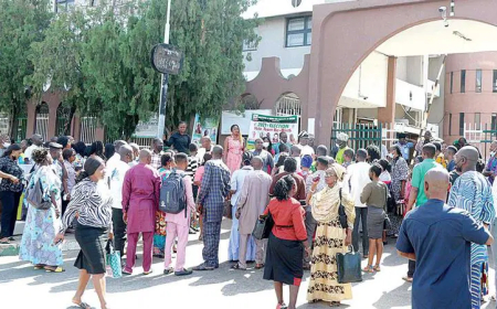 Federal workers demand arrears, threaten protest