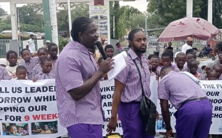 Teachers’ strike: VeryDarkMan takes protest to Wike’s doorstep, teaches kids