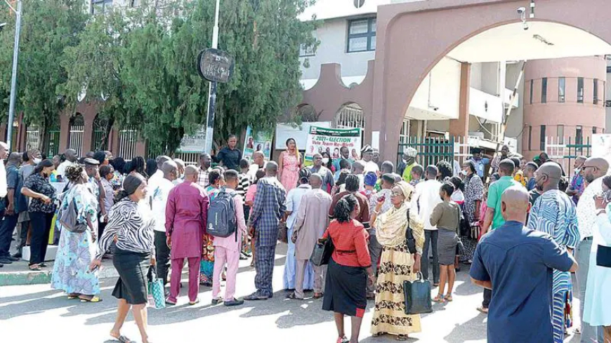 Federal workers demand arrears, threaten protest