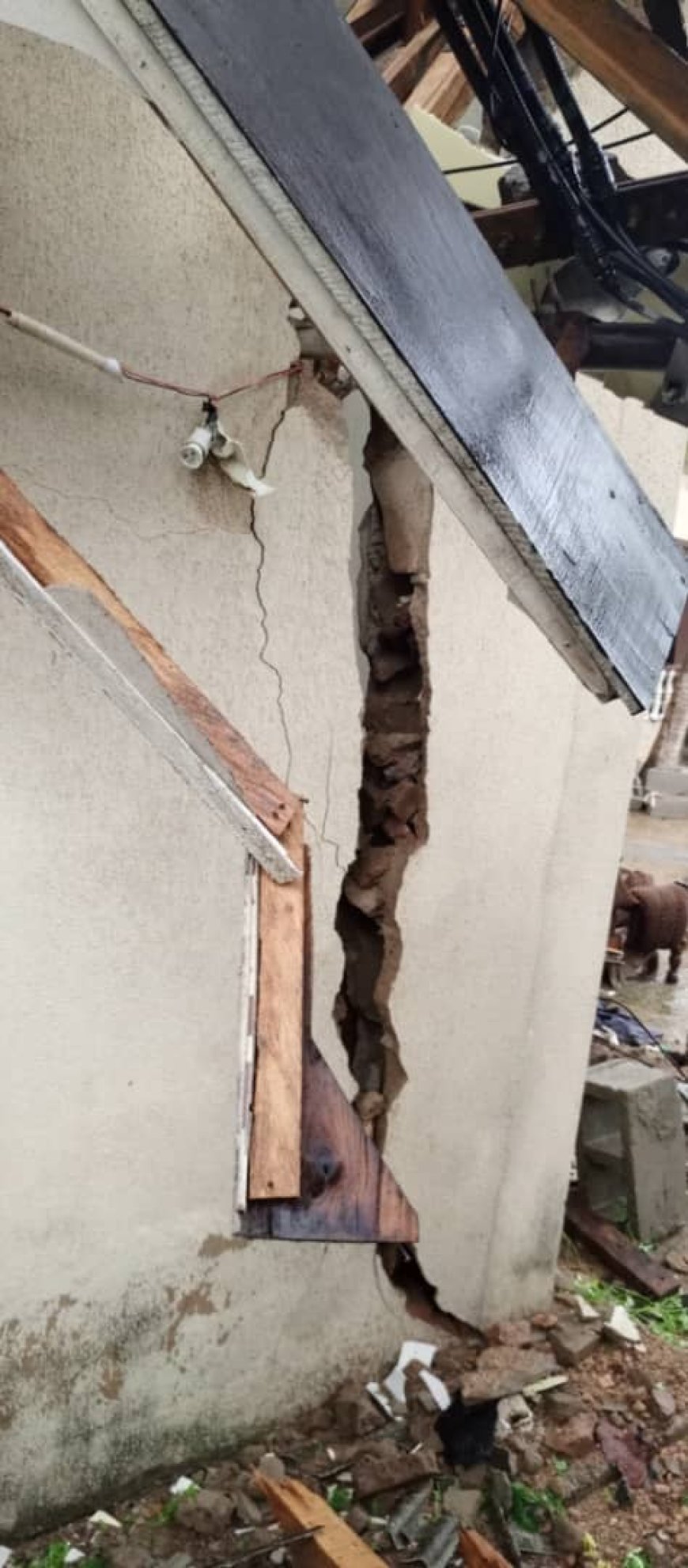 Telcom mast falls on building during rainfall in Ogun