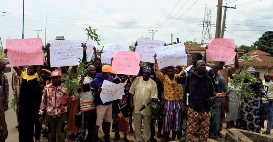 Protest in Osun over alleged Amotekun’s arrest, detention of community chiefs