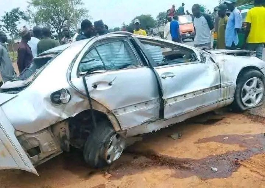 Groom, two friends die in auto crash on wedding day