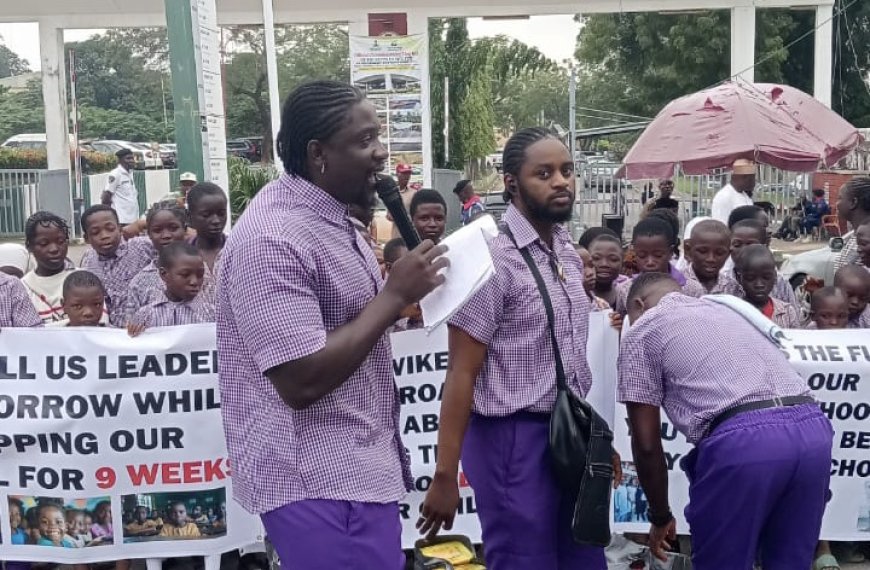 Teachers’ strike: VeryDarkMan takes protest to Wike’s doorstep, teaches kids