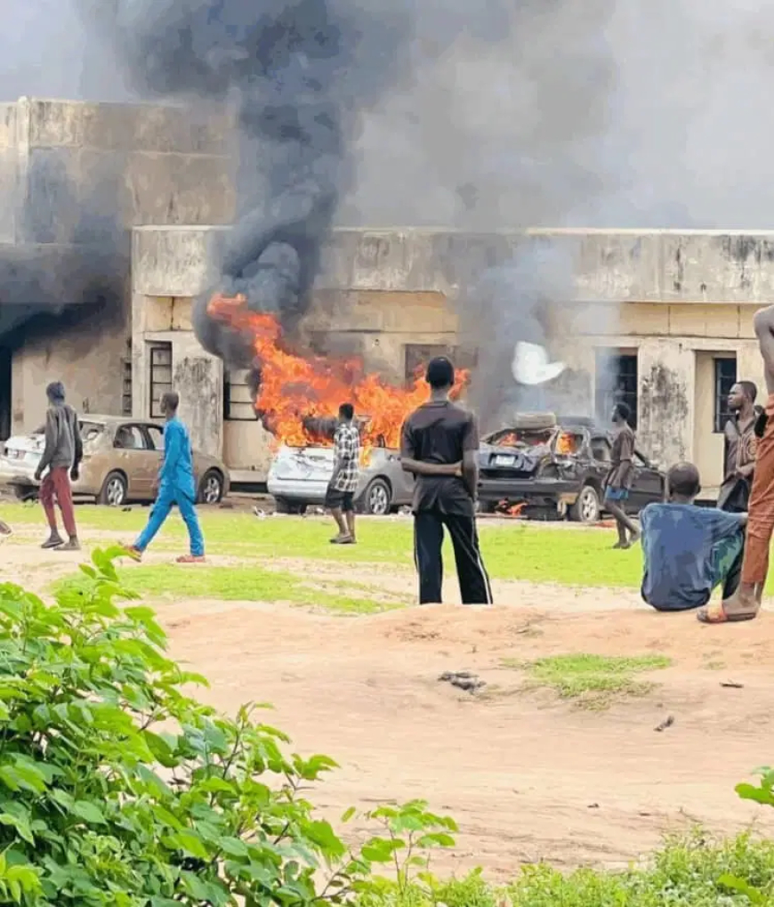 Kidnappings: Youths set Emir’s palace, NDLEA office ablaze in Kwara