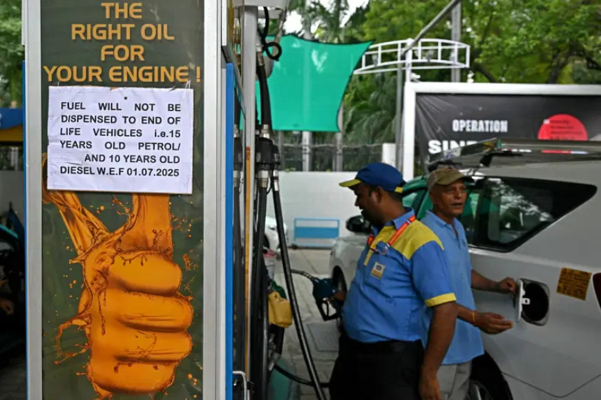 India bans fuel for old cars in capital New Delhi