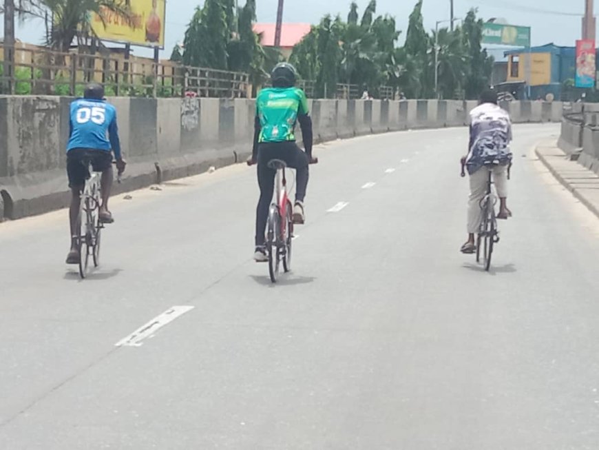 Lagos LG poll: Teenagers take over Ikorodu Road, skating, cycling