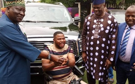Oyo gov gifts Ayefele SUV after fire incident
