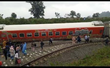 Abuja-Kaduna train derails