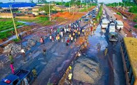 Motorists groan over slow repairs of Sagamu–Ijebu Ode federal road