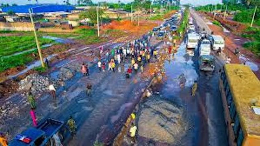 Motorists groan over slow repairs of Sagamu–Ijebu Ode federal road
