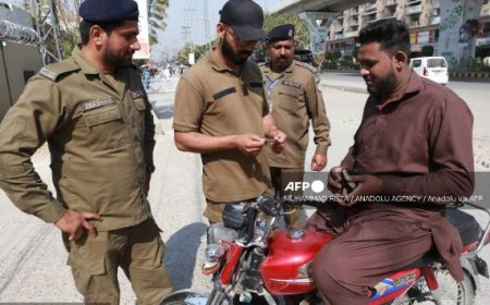 Two Pakistani border guards die in clash with Taliban militants