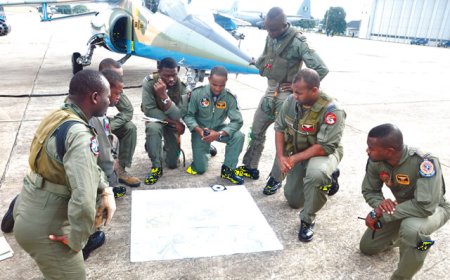 Air Force institute graduates 302 military technicians