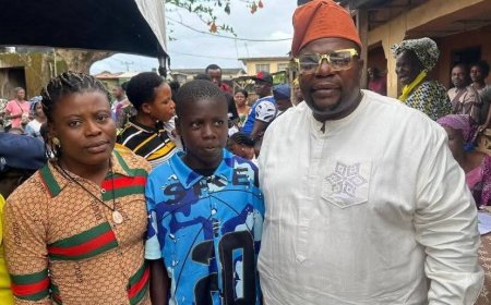 GOV ABIODUN'S AIDE, HON KENNY BELLO OFFERS SCHOLARSHIP  TO OGUN BRILLIANT STUDENT