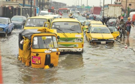 Motorists stranded as flood overruns Lagos communities