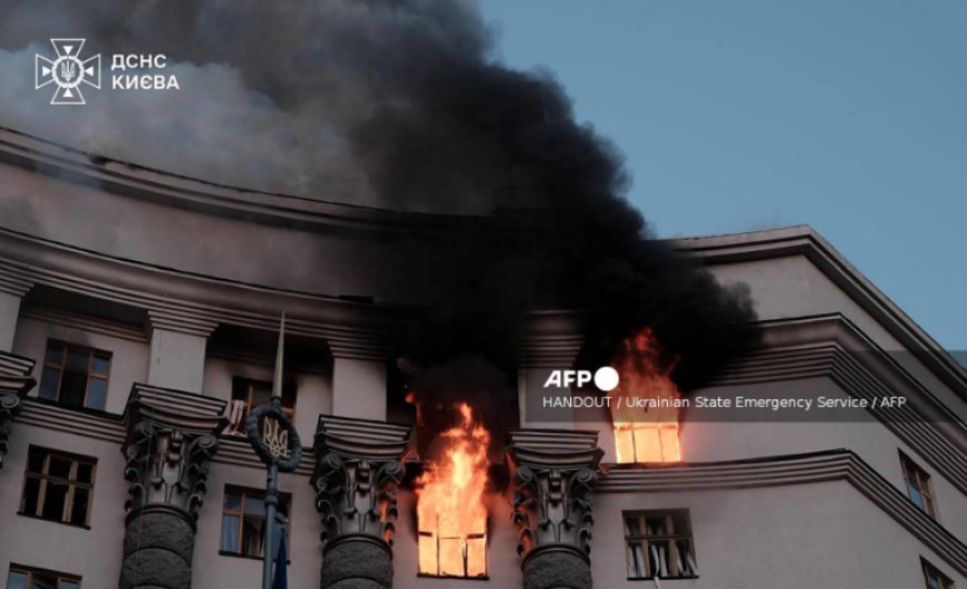 Russia launches massive air attacks on Ukraine’s cabinet building