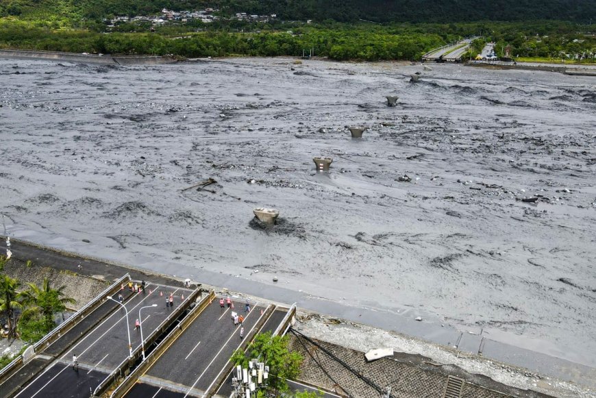 14 killed, 152 missing in Taiwan after barrier lake burst
