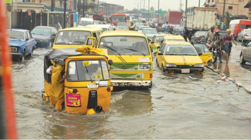 Motorists stranded as flood overruns Lagos communities