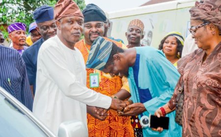 Odogbolu LG Chairman, Babatunde Diya, Rewards Loyalists With Car, Motorcycle