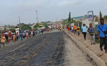 Residents stranded for hours as Lagos blocks Isolo bridge for repairs