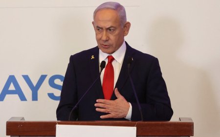 Israeli PM Netanyahu back in court for graft trial