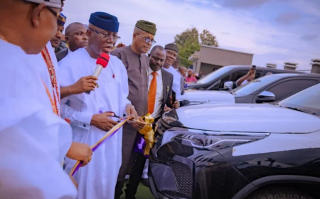 Aiyedatiwa presents SUVs to Ondo traditional rulers