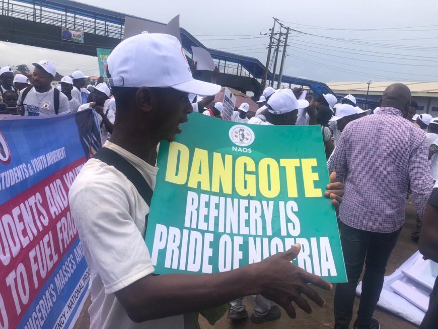 Students protest in Oyo, rally support for Dangote refinery