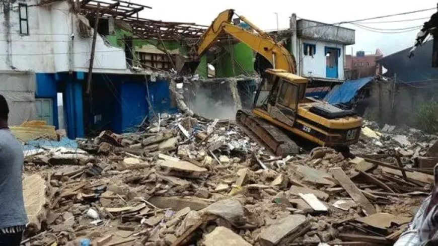 Despite restraining court order, Lagos demolishes over 70 houses in Oworonshoki