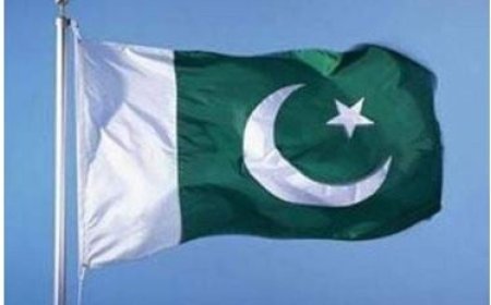 Suicide bomb kills three officers in Pakistan