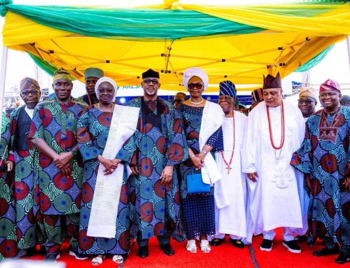 Akesan Day: Dr. Madein Felicitates Iperu Indigenes, Reaffirms Commitment To Community Development