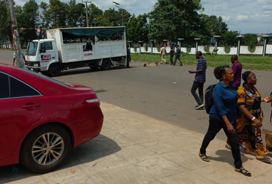 Security operatives cordon off INEC’s Anambra office ahead of Saturday poll