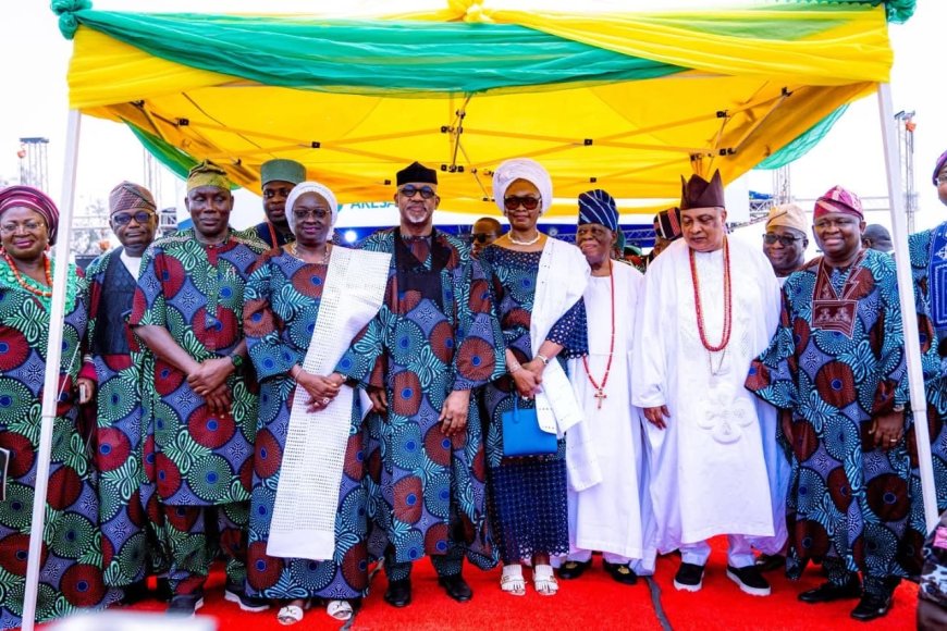 Akesan Day: Dr. Maiden Felicitates Iperu Indigenes, Reaffirms Commitment To Community Development