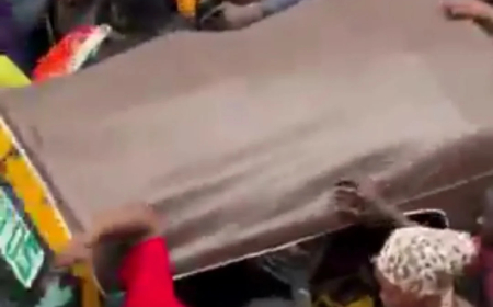 Chaos as last-minute shoppers overwhelm Lagos Balogun market