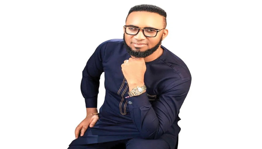 Pastor keeps mum as actress shares alleged nude photo