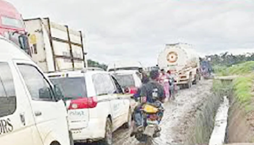 Yuletide: Travellers trapped, group wants governments to fix roads