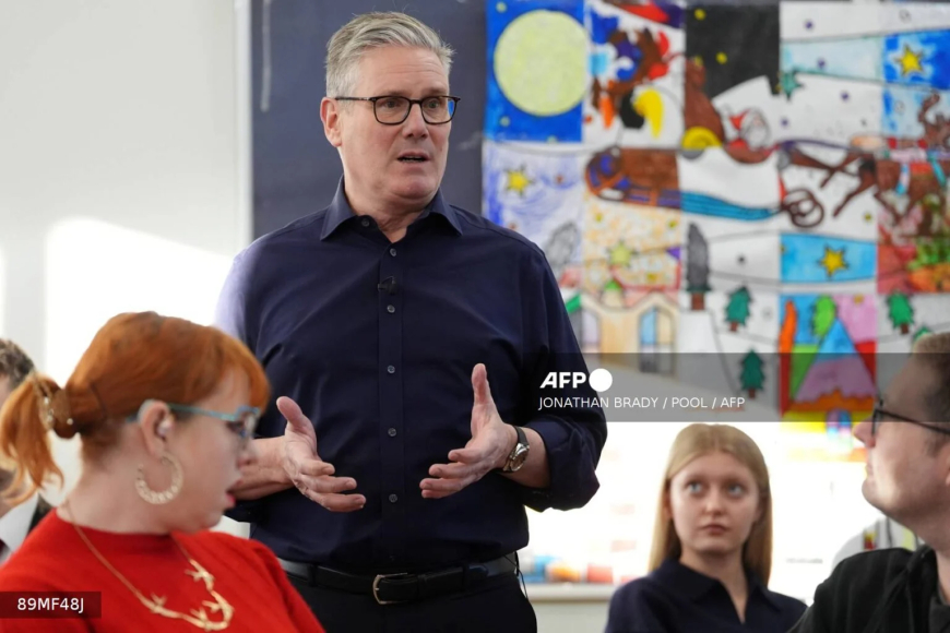 UK to seize migrants’ phones under new counter-terror border powers